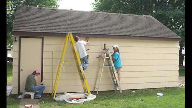 Photos for the Mascot by Sue Jacobson. Folks came from Florida and helped Minneota residents paint their homes during a special event with Bethel Fellowship of Minneota.