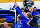 Ireland Stassen block the ball back toward MACCRAY.